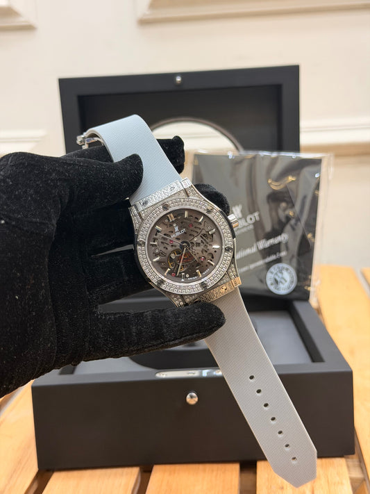HUBL0T CLASSIC FUSI0N ICEDOUT WATCH