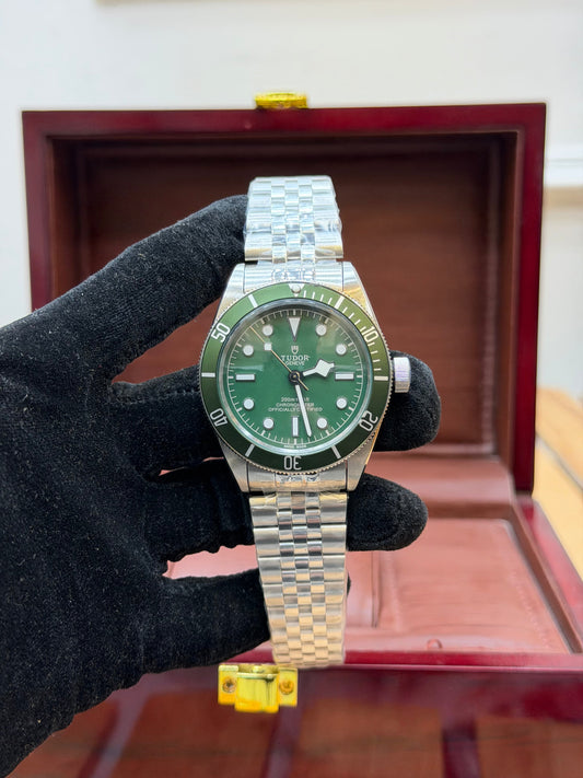 TUD0R BLACK BAY HULK 41 MM