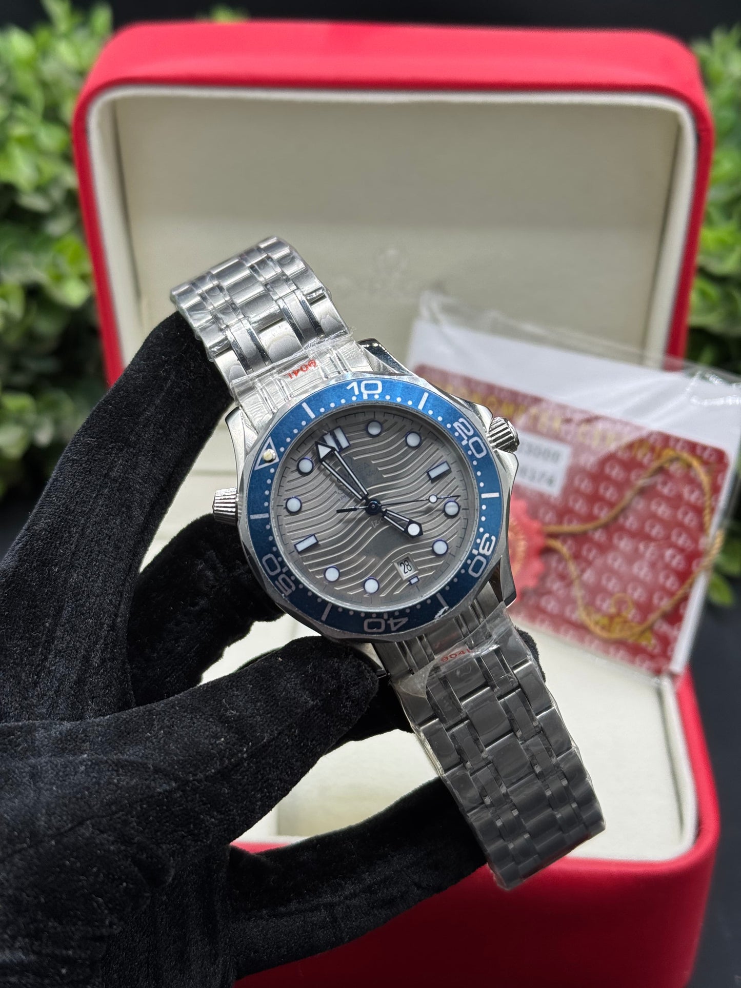 0MEGA Seamaster Edition