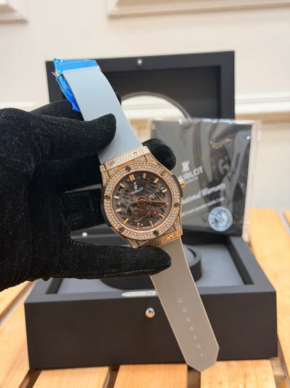 HUBL0T CLASSIC FUSI0N ICEDOUT WATCH