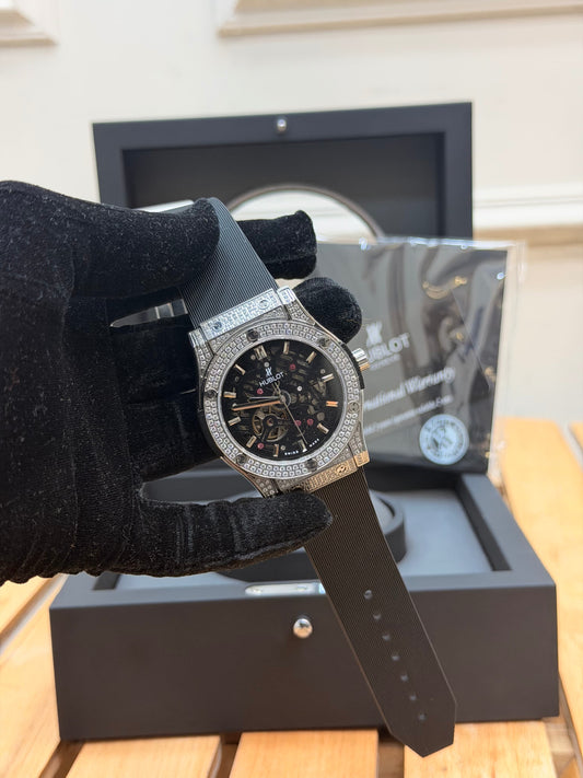 HUBL0T CLASSIC FUSI0N ICEDOUT WATCH